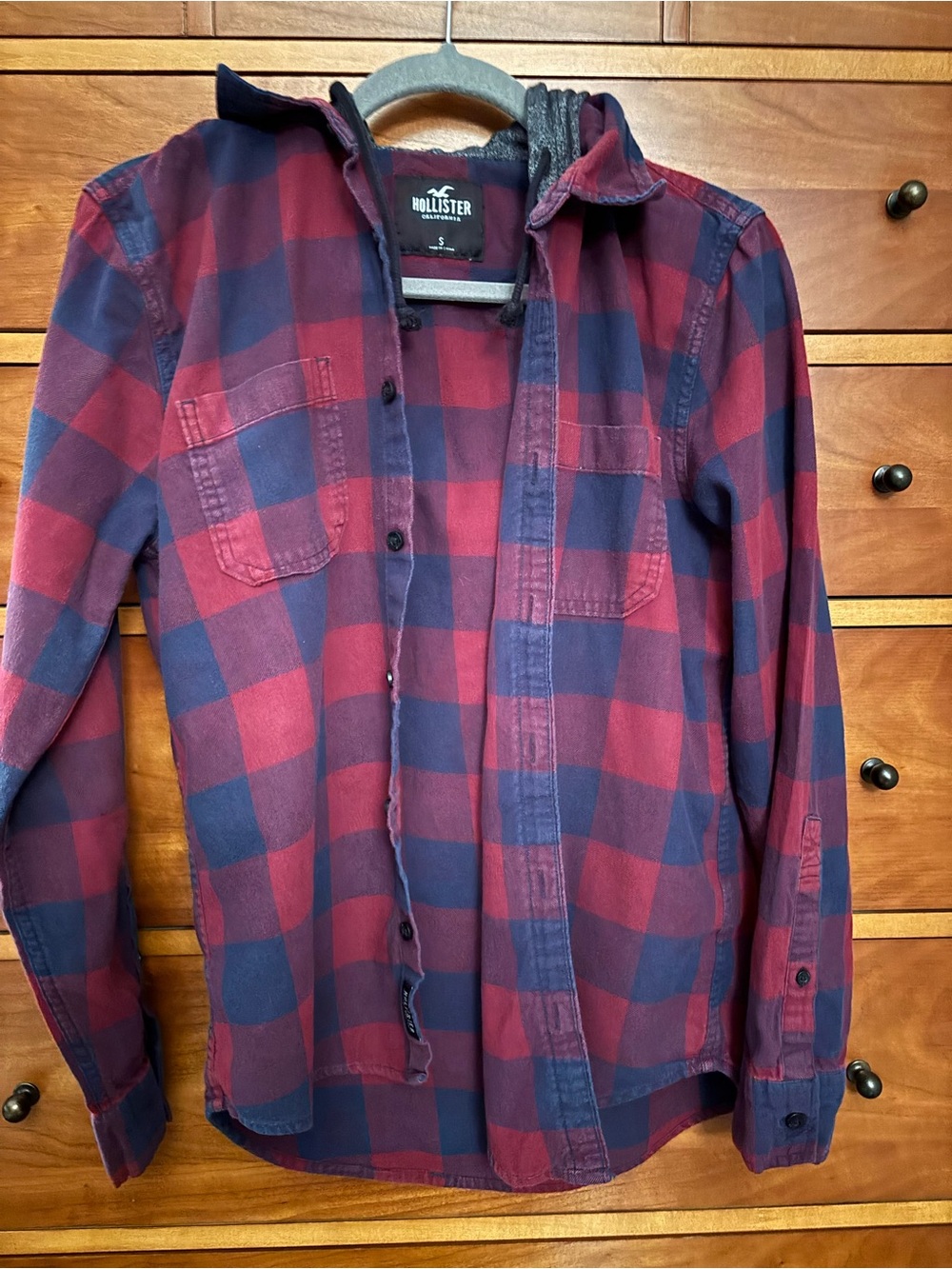 Hollister Men's Burgundy and Navy Plaid Button-Down Shirt
